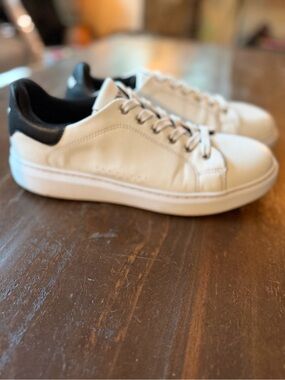DKNY White Low-Top Sneakers with Black Heel Accent - 9M